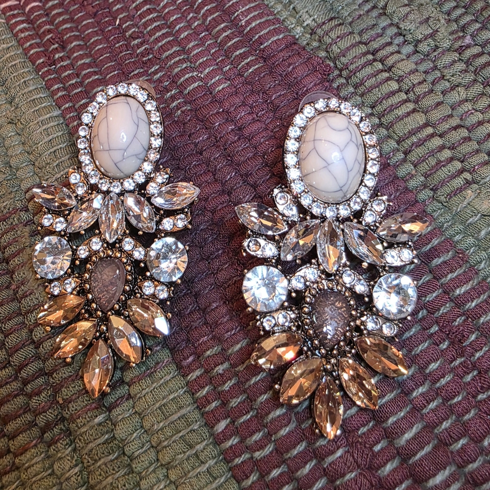 Elegant Crystal and Howlite Drop Earrings (1155)